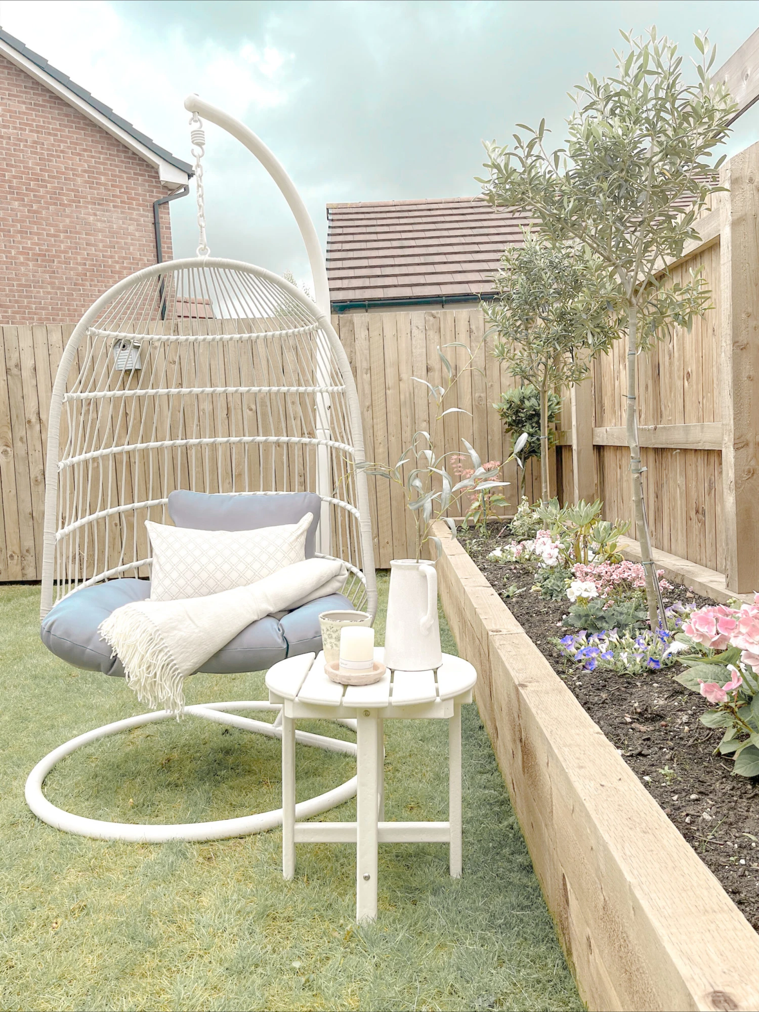 Hangstoel Met Standaard Rotan Wit ALLERA - Afbeelding 4